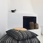Beachfront 2 Bedrooms Niamos *