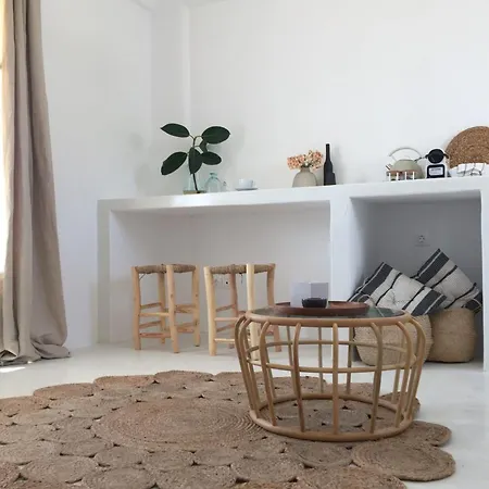 Beachfront 2 Bedrooms Niamos Antíparos