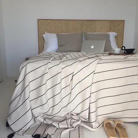 Beachfront 2 Bedrooms Niamos Beautiful Sea Views Agios Georgios Andiparos