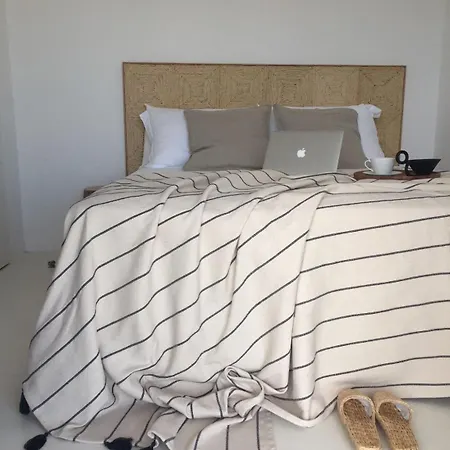 Beachfront 2 Bedrooms Niamos Antíparos