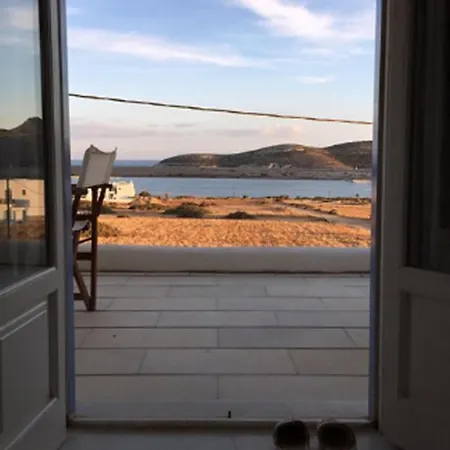 Beachfront 2 Bedrooms Niamos Antíparos