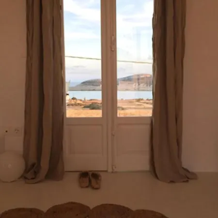 Beachfront 2 Bedrooms Niamos *