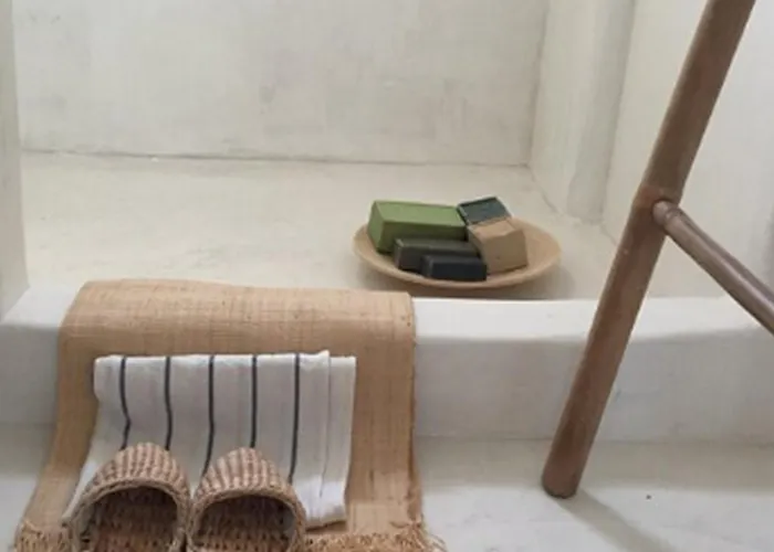 Beachfront 2 Bedrooms Niamos דירה *